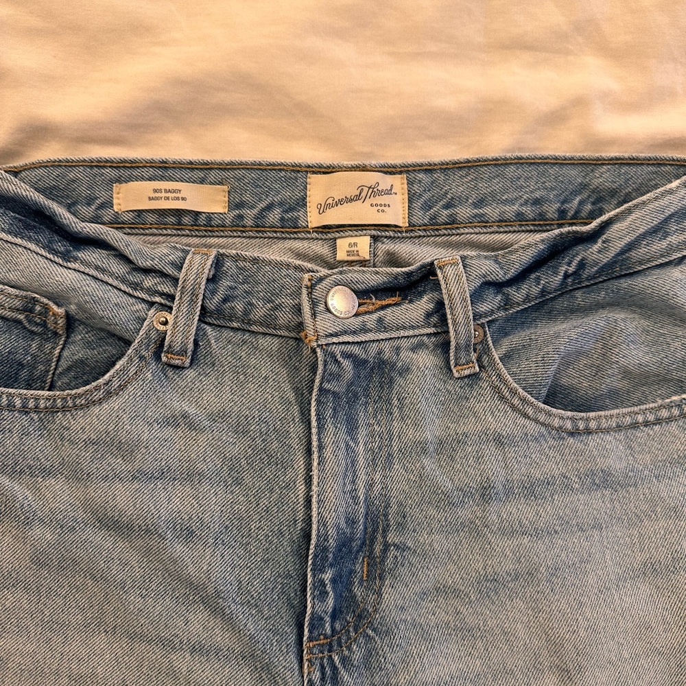 Universal Thread Women's Light Blue baggy Jeans